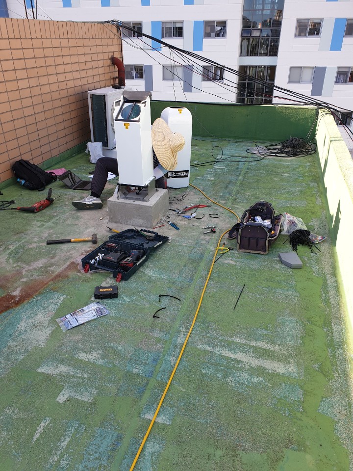 PNU Ceilometer installed, 12 Aug., 2019 05.jpg