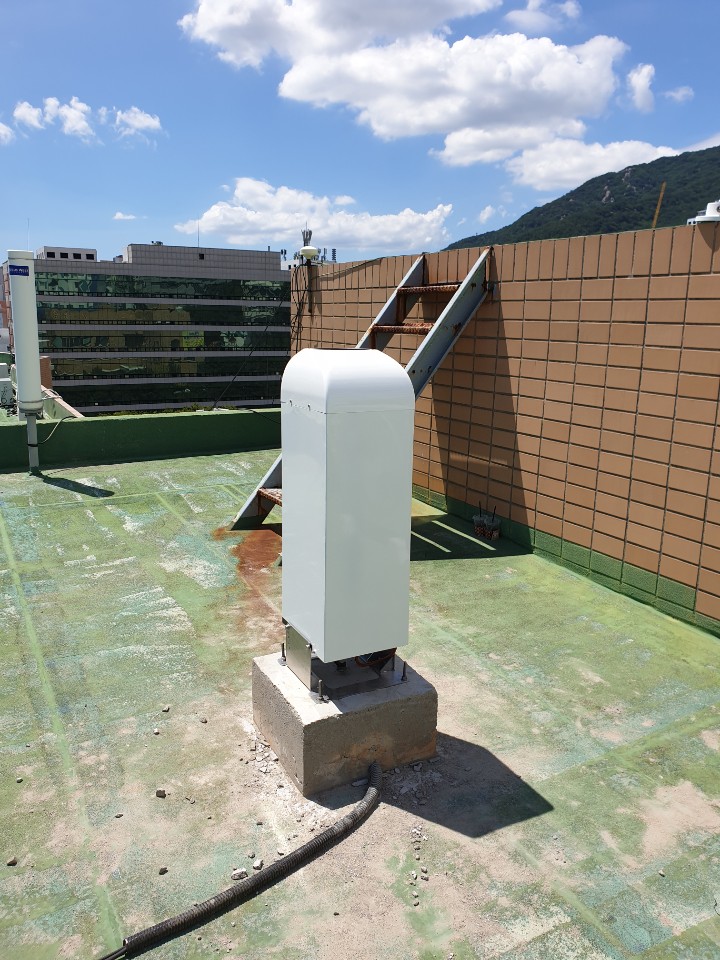 PNU Ceilometer installed, 12 Aug., 2019 02.jpg